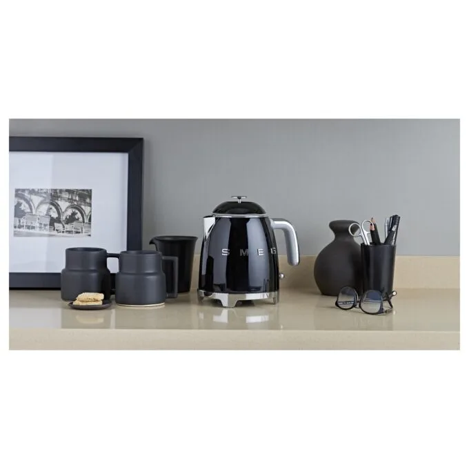 SMEG KLF05BLEU Mini Wasserkocher Schwarz — image 15