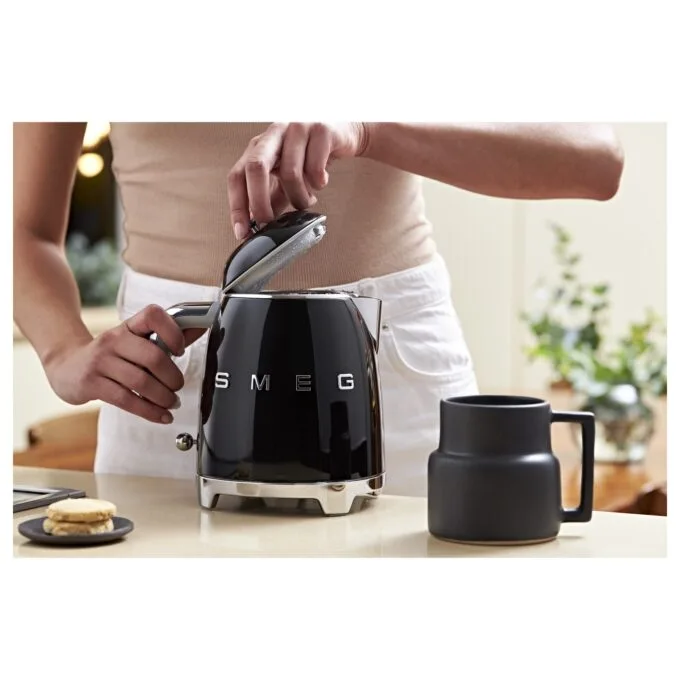 SMEG KLF05BLEU Mini Wasserkocher Schwarz — image 16