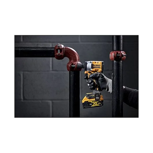 DeWALT DCF922P2T-QW power wrench — image 2