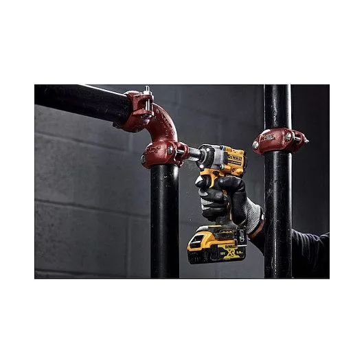 DeWALT DCF922P2T-QW power wrench — image 3