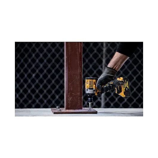 DeWALT DCF922P2T-QW power wrench — image 5