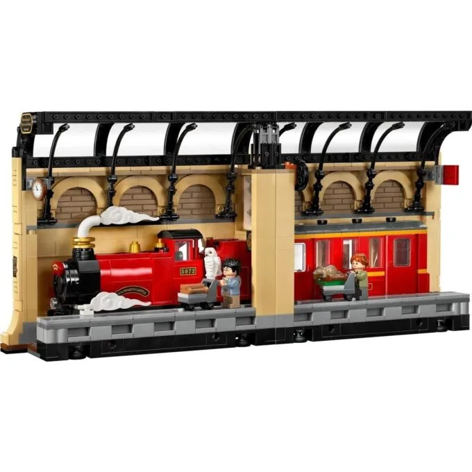 LEGO Harry Potter 76450 Book Nook: The Hogwart Express — image 2