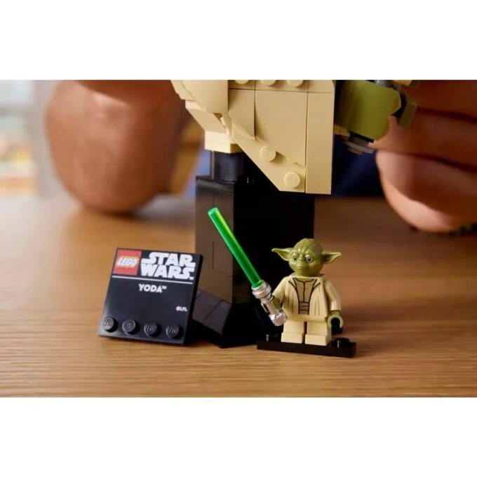LEGO Star Wars 75438 Yoda bust — image 9