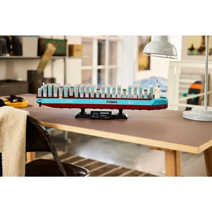 LEGO 40955 Container with Dual-Fuel Maersk Drive — image 10
