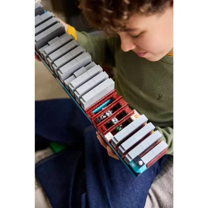 LEGO 40955 Container with Dual-Fuel Maersk Drive — image 12
