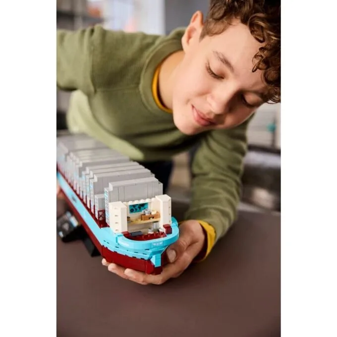 LEGO 40955 Container with Dual-Fuel Maersk Drive — image 13