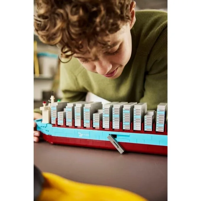 LEGO 40955 Container with Dual-Fuel Maersk Drive — image 14
